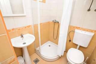 Апартаменты Apartments MIK5 Будва Стандартный трехместный номер-студио-3